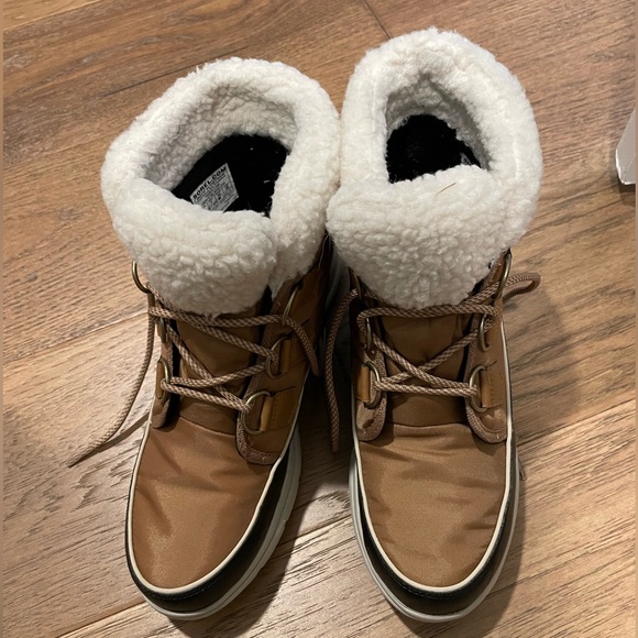 Sorel Explorer Carnival Waterproof Boot -9- worn 1x - Picture 1 of 5